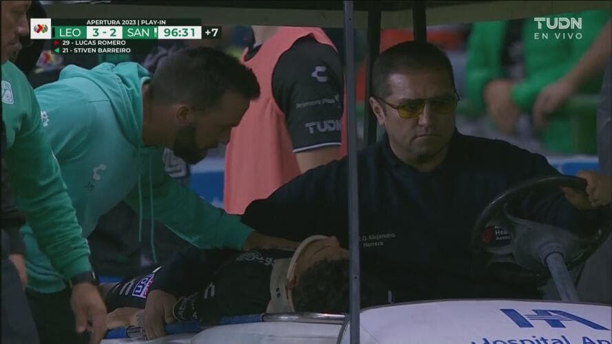 Lucas Romero sale conmocionado tras recibir patada en la cara