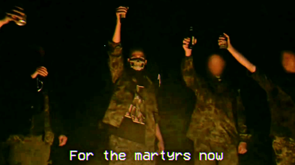 "Por los mártires de ahora", un brindis de miembros del Atomwaffen.