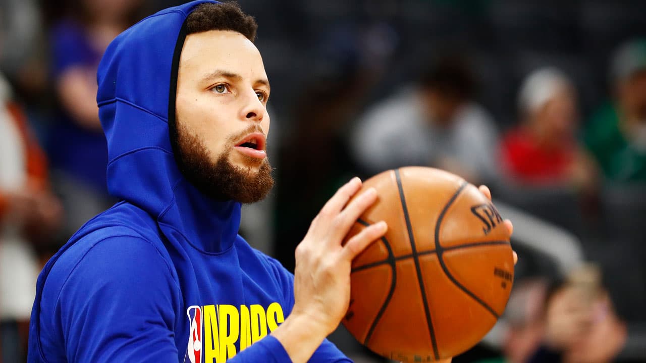 Stephen Curry pide cooperar en medio del brote de coronavirus