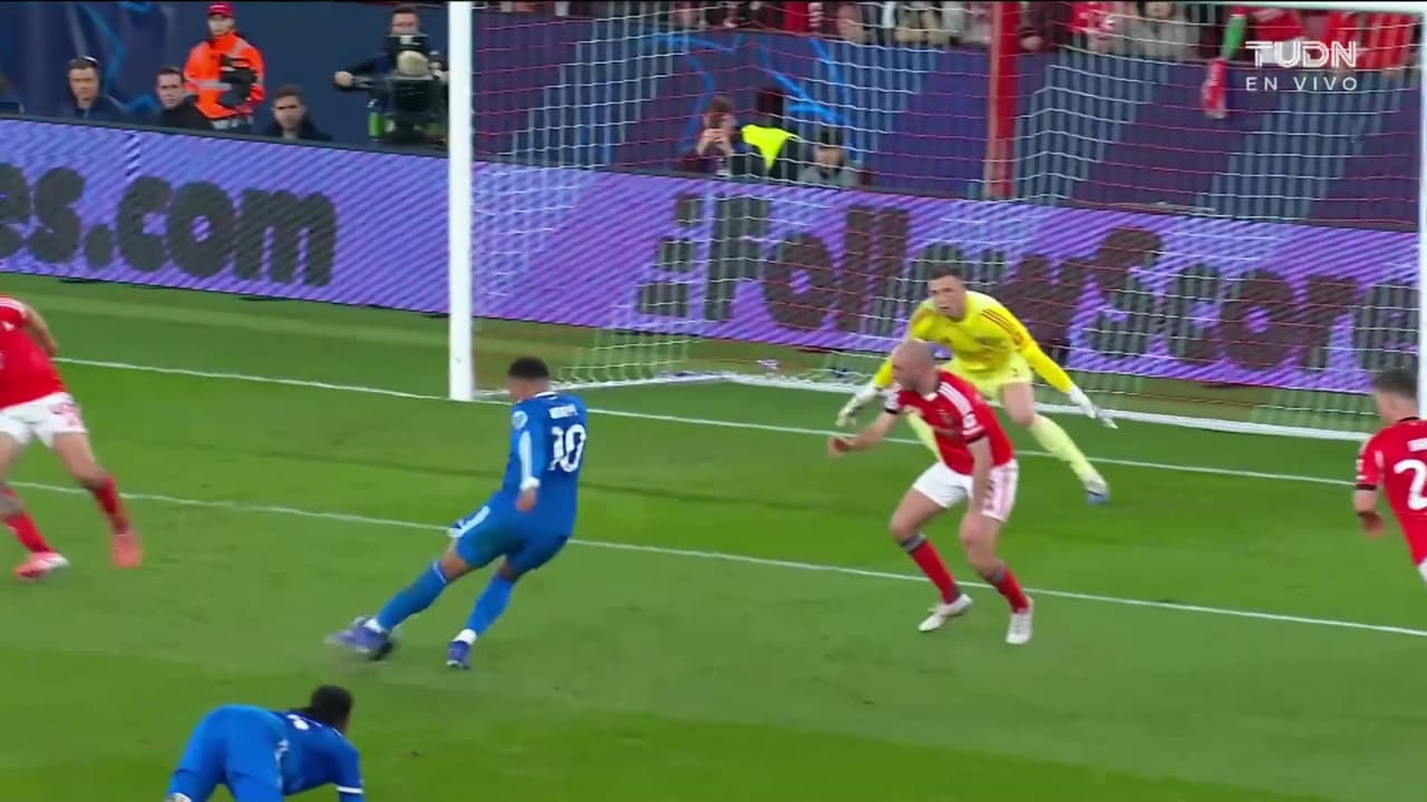 ¡Oso de Mbappe! El francés se pierde el primer gol del partido