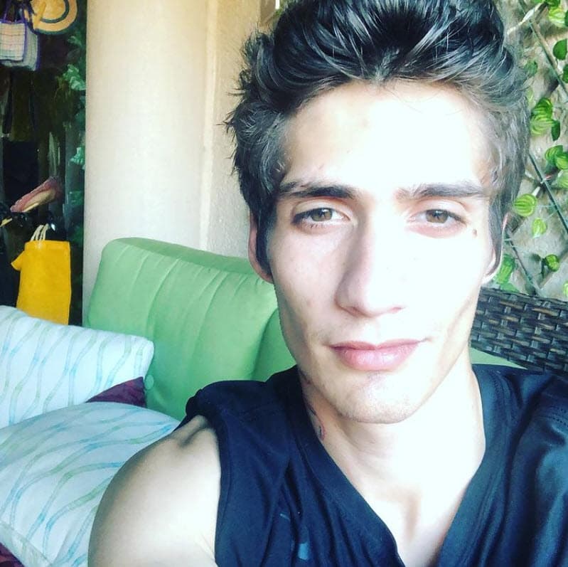 También contó sobre todas las veces que ha sido 
<b><a href="https://www.univision.com/entretenimiento/a-yahir-no-le-gusto-nada-que-le-recordaran-las-adicciones-de-su-hijo-y-revento-en-redes-sociales">internado en centros de rehabilitación</a></b> y que ha recaído al poco tiempo de salir.
<br>