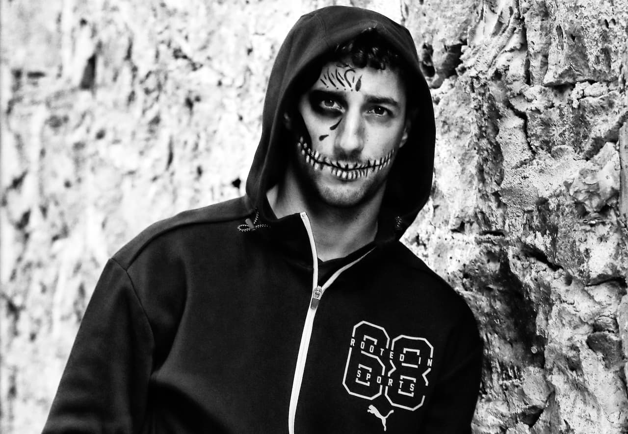 La Catrina es un símbolo popular de la muerte en la cultura mexicana. Fue creada por José Guadalupe Posada y popularizada más tarde por el muralista Diego Rivera.