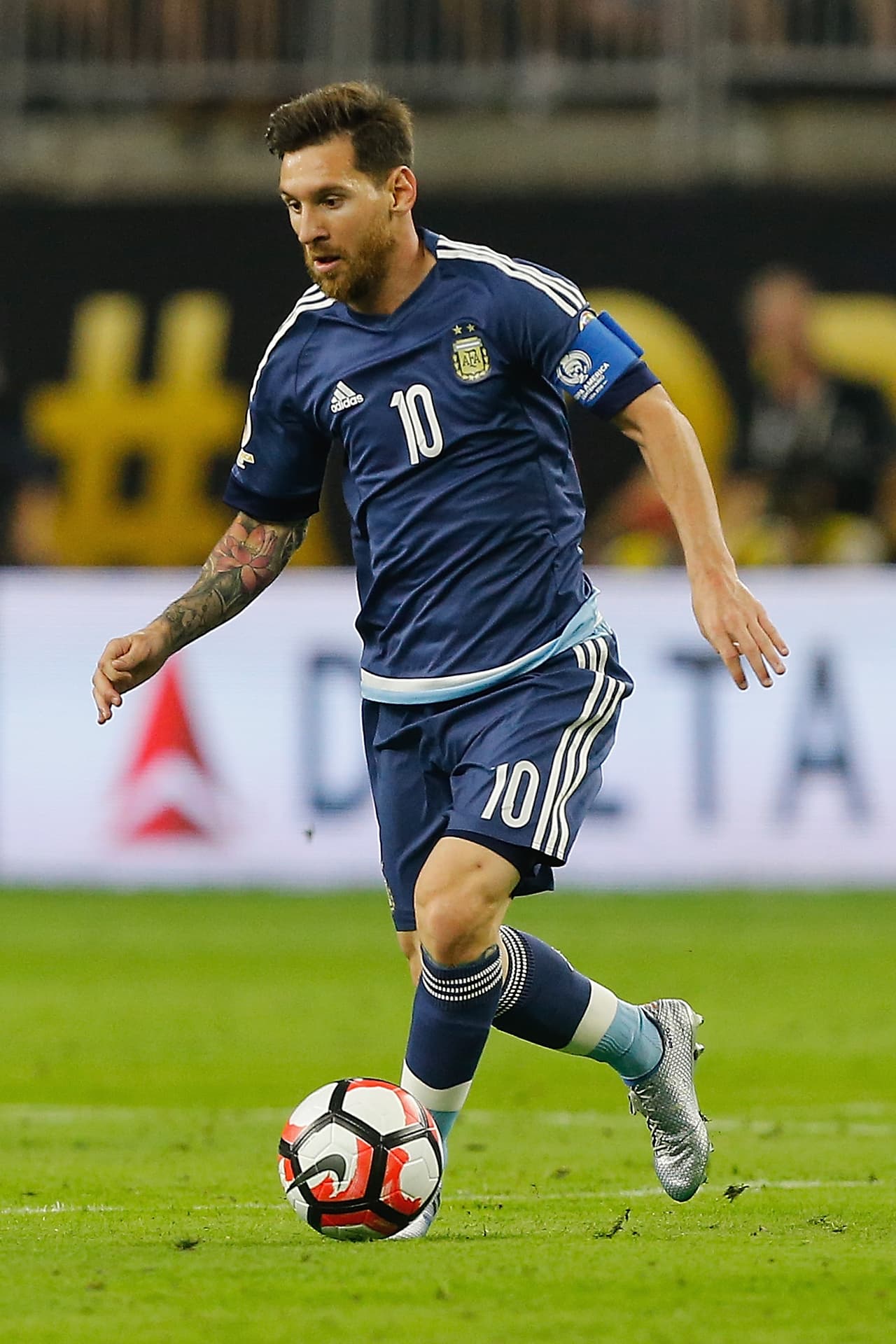 Pero, un representante relató al diario argentino La Nacion que ellos no tienen ningún problema con su desición, ya que ellos como marca están de acuerdo con el estilo que cada hombre decida adoptar.