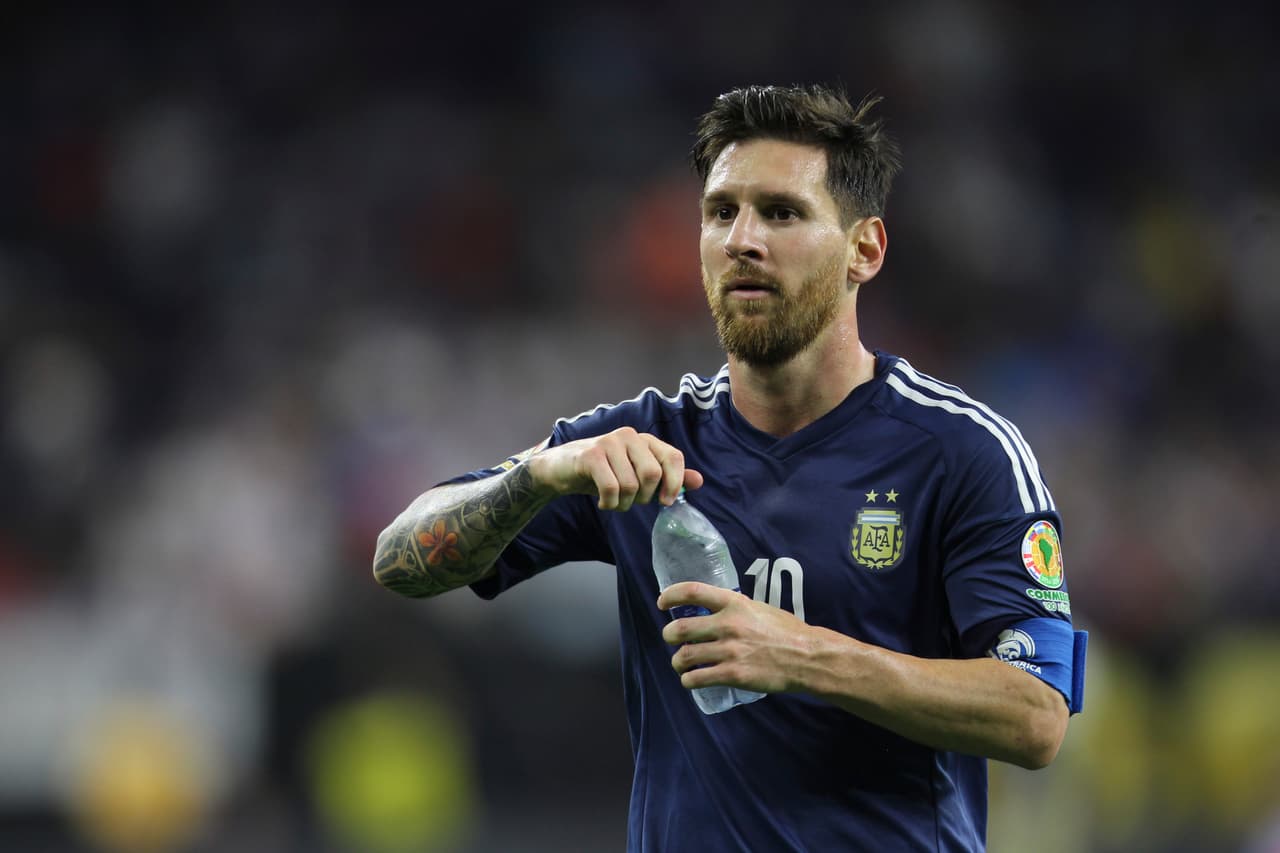 Es por eso, que a manera de amuleto decidió no cortarse la barba... sólo Dios sabe si lo veremos por las canchas como el Mago Merlín.