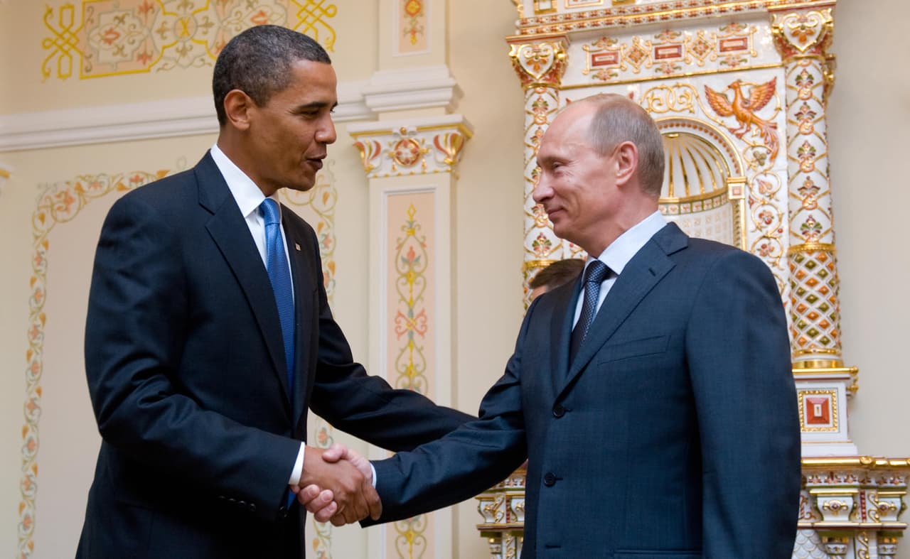 El primer encuentro oficial entre el presidente Barack Obama y Vladimir Putin. Fue el 7 de julio de 2009 en Novo Ogaryovo, cerca de Moscú.