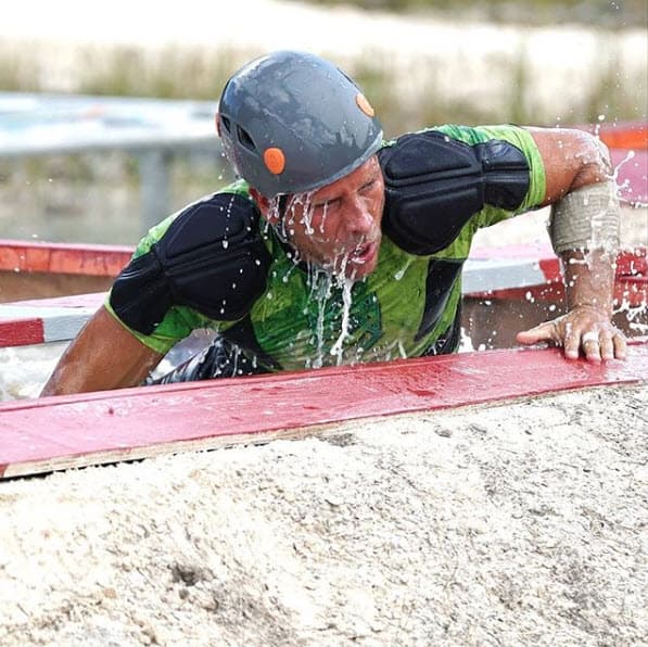 Pero poco a poco y gracias a la convivencia, 
<a href="https://www.univision.com/shows/reto-4-elementos/el-accidente-de-pedro-prieto-hizo-que-zerboni-dejara-de-ser-soberbio-video">Salvador fue quitándose la coraza</a> que tenía y sorprendió a todos con su verdadera forma de ser.