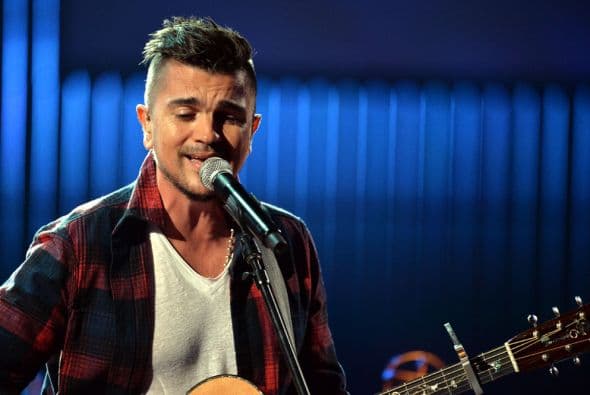 Qué mejor forma de darle entrada al romance y al sentimiento que con la presencia en el escenario de Juanes.