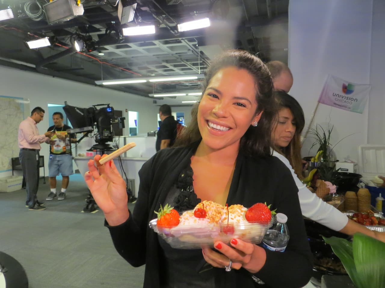 El equipo de Univision Chicago celebró estar a tu lado con un día de helado. Mira las fotos de la fiesta y mil gracias por tu preferencia.