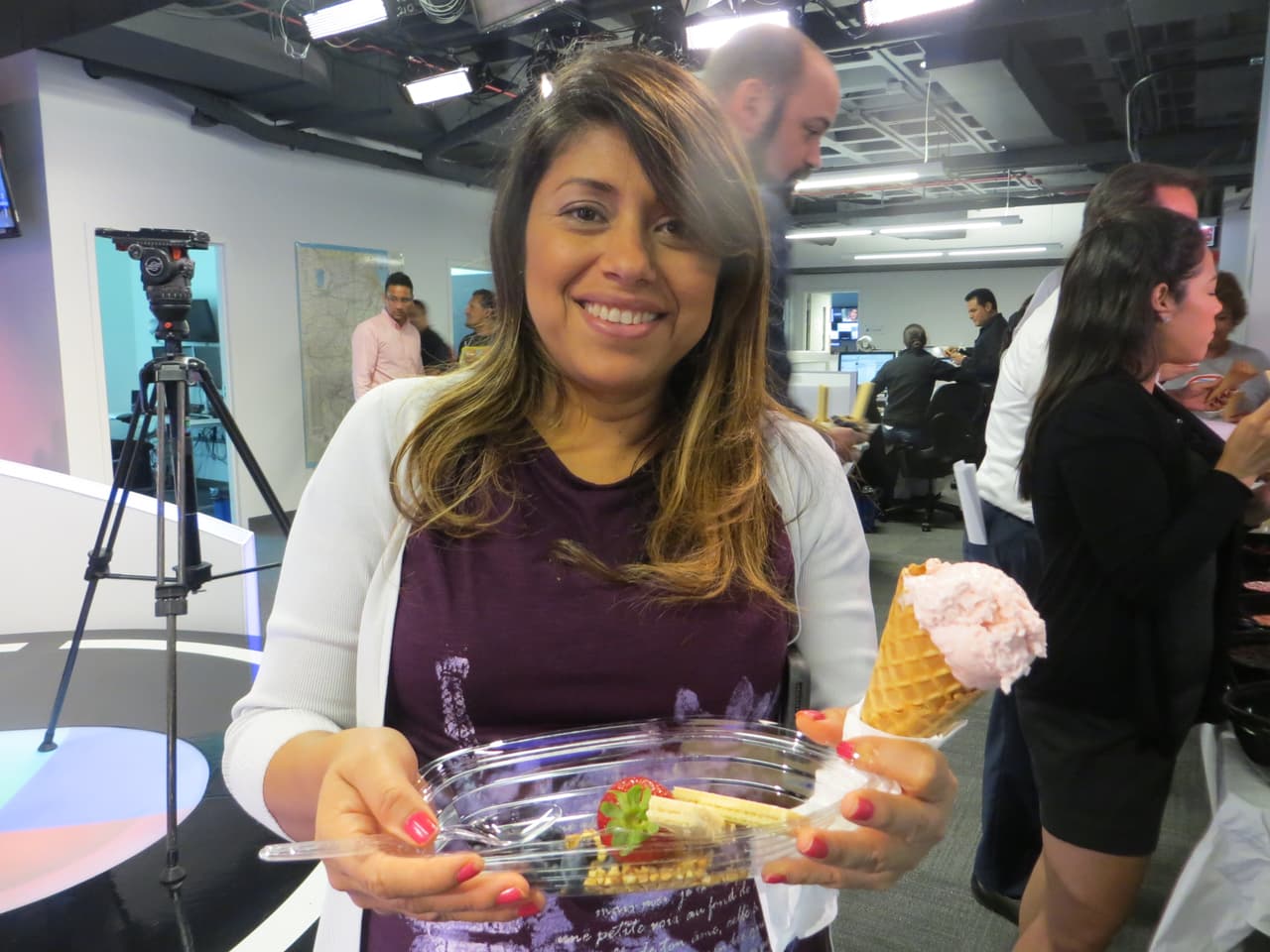 El equipo de Univision Chicago celebró estar a tu lado con un día de helado. Mira las fotos de la fiesta y mil gracias por tu preferencia.