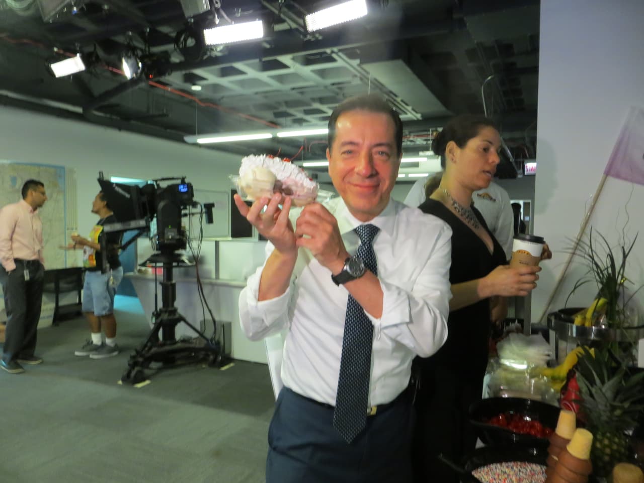 El equipo de Univision Chicago celebró estar a tu lado con un día de helado. Mira las fotos de la fiesta y mil gracias por tu preferencia.