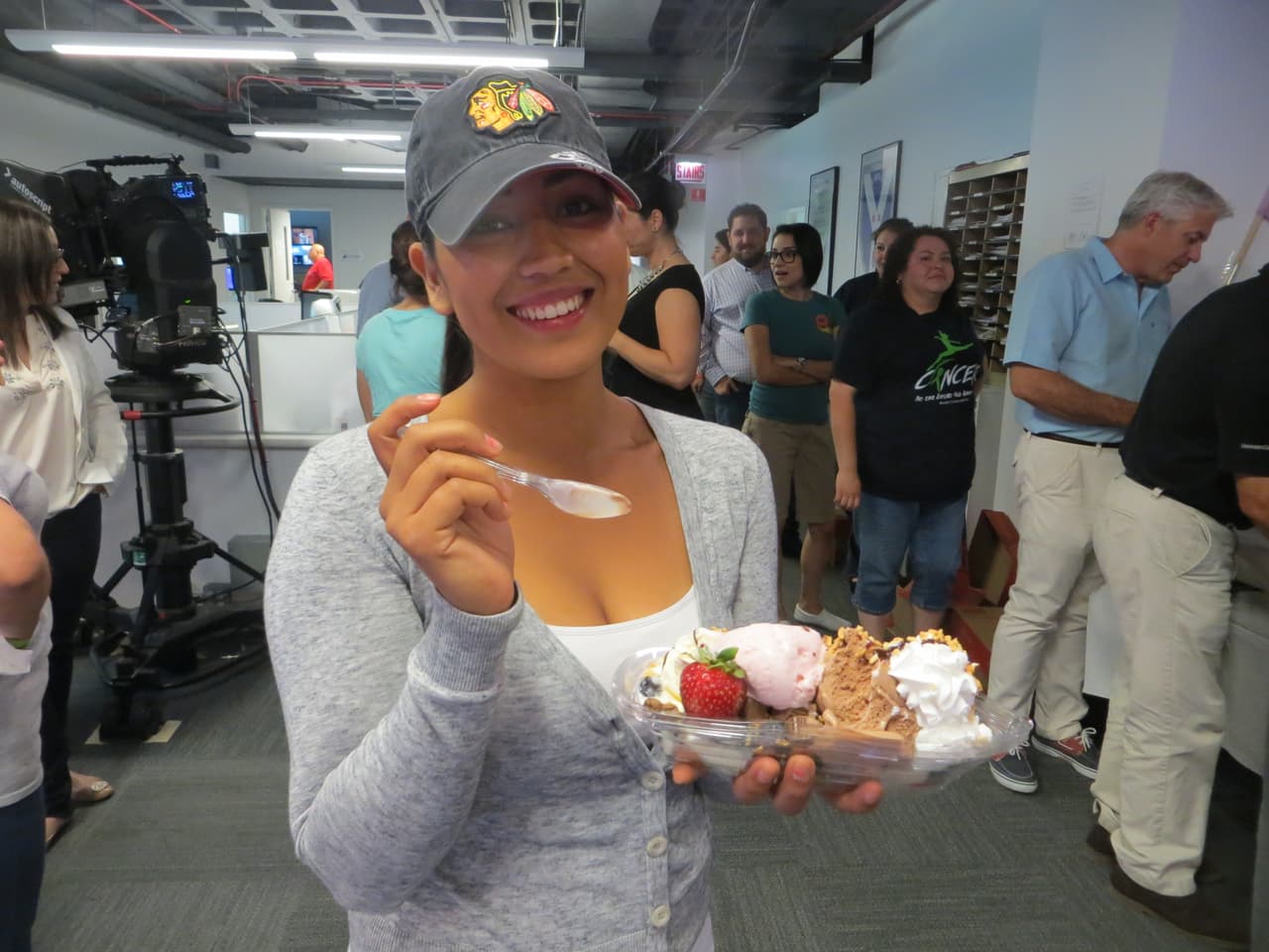 El equipo de Univision Chicago celebró estar a tu lado con un día de helado. Mira las fotos de la fiesta y mil gracias por tu preferencia.