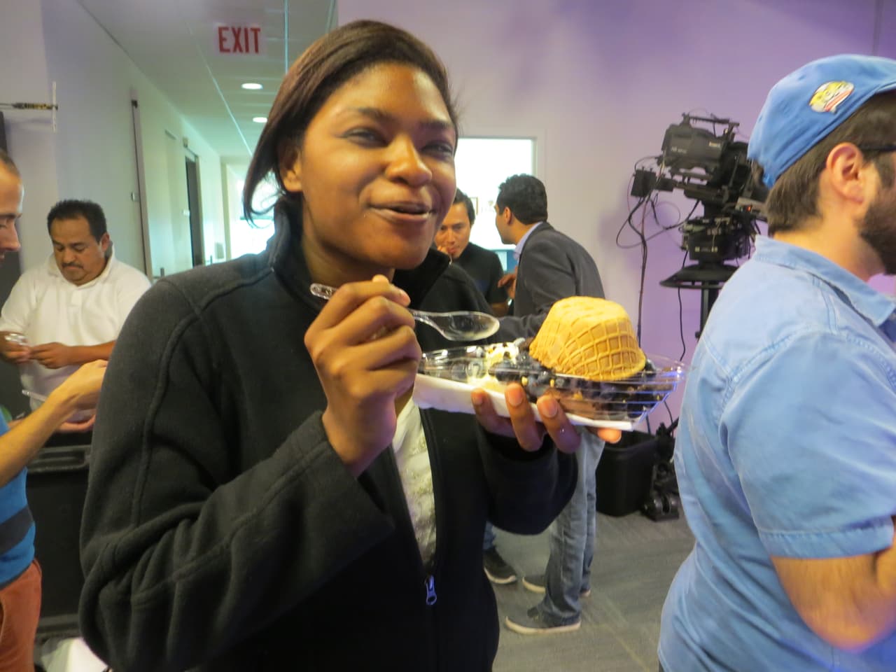 El equipo de Univision Chicago celebró estar a tu lado con un día de helado. Mira las fotos de la fiesta y mil gracias por tu preferencia.