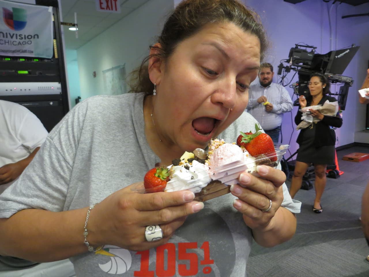 El equipo de Univision Chicago celebró estar a tu lado con un día de helado. Mira las fotos de la fiesta y mil gracias por tu preferencia.