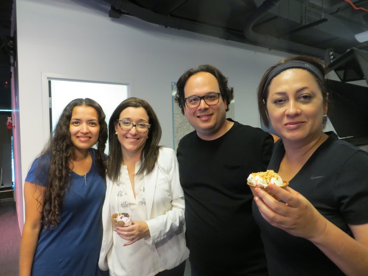 El equipo de Univision Chicago celebró estar a tu lado con un día de helado. Mira las fotos de la fiesta y mil gracias por tu preferencia.