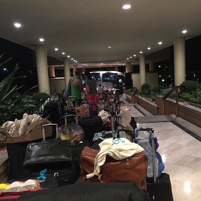 Las zonas hoteleras han sido evacuadas en su totalidad, reportaron medios locales.