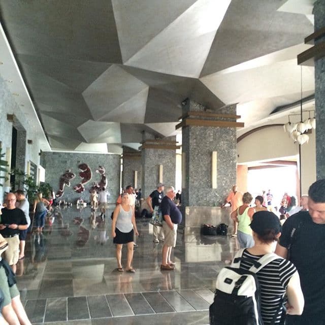 Se recomienda ubicar de inmediato el refugio más cercano.