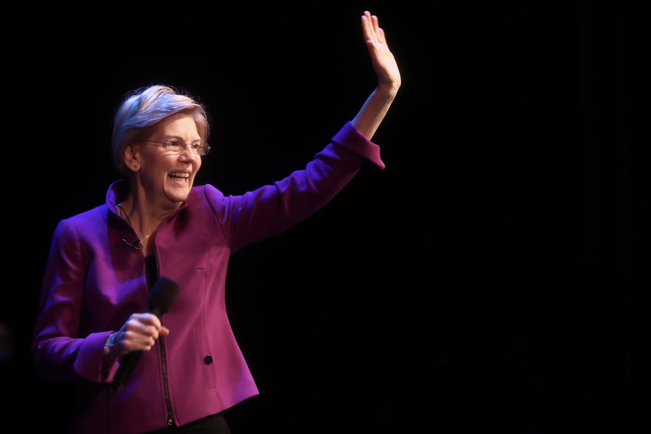 <b>Elizabeth Warren.</b> La senadora por Massachusetts ha sido una de las voces más críticas con el presidente Trump. El primer debate se llevará a cabo durante dos noches seguidas a las 9 p.m. ET el 26 y 27 de junio de 2019, en Miami, Florida.
