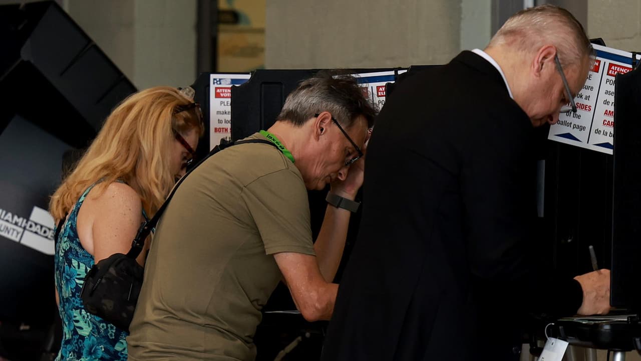 <b>Mira también:</b> De acuerdo con encuestas, lo que más preocupa a votantes de cara a las elecciones de medio término es la economía y la inflación. Lo anterior, según los expertos, podría marcar la diferencia durante las votaciones de noviembre. “Algunos creen que la culpa la tiene Biden y que cuando los republicanos ganen las cosas se van a arreglar y pues no será así”, dijo el analista José González al señalar que el discurso sobre cómo mejorar en estos aspectos en un año electoral es algo político. 
<b>Más noticias en <a href="https://www.univision.com/noticias" target="_blank">Univision.</a></b>