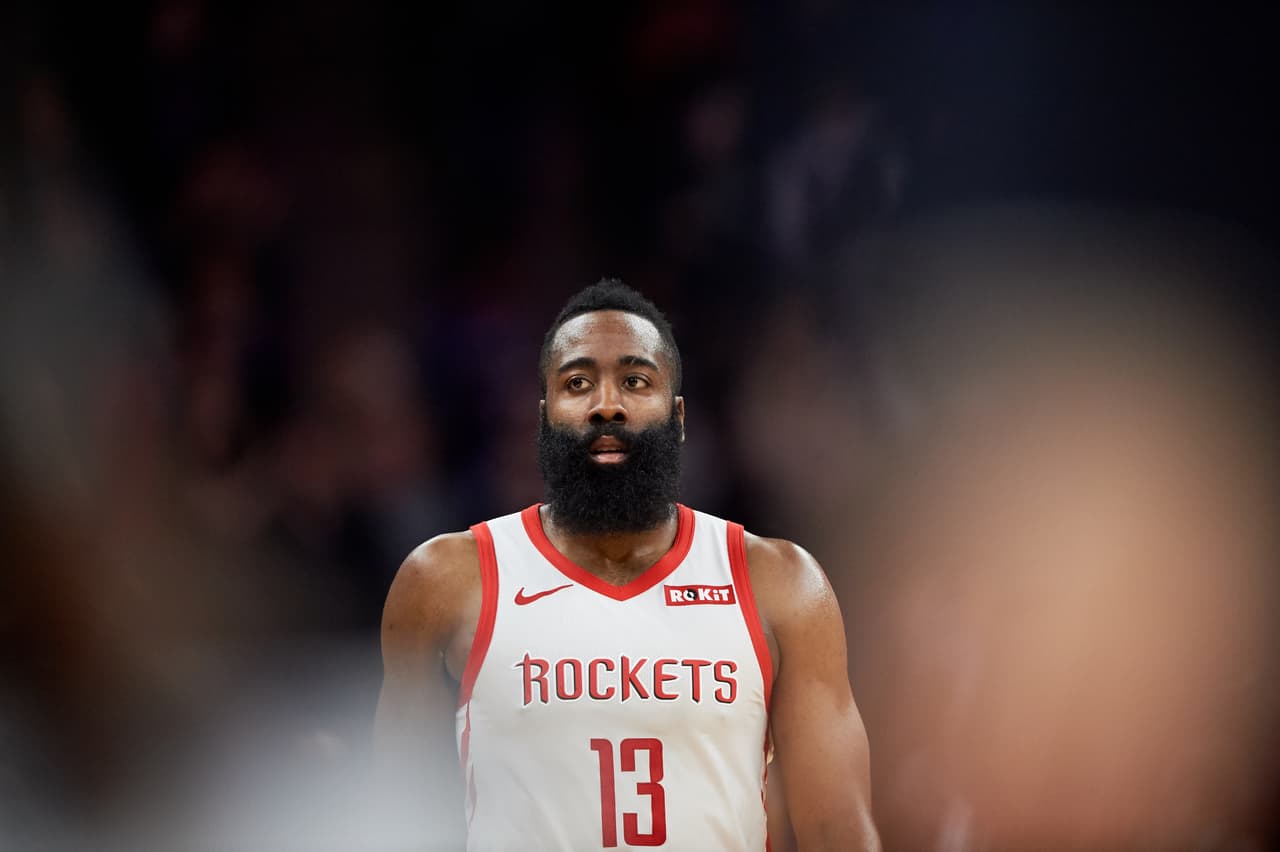 Igualó a Michael Jordan y Kobe Bryant como uno de los jugadores en conseguir 400 puntos en 10 juegos seguidos en las últimas 30 temporadas.