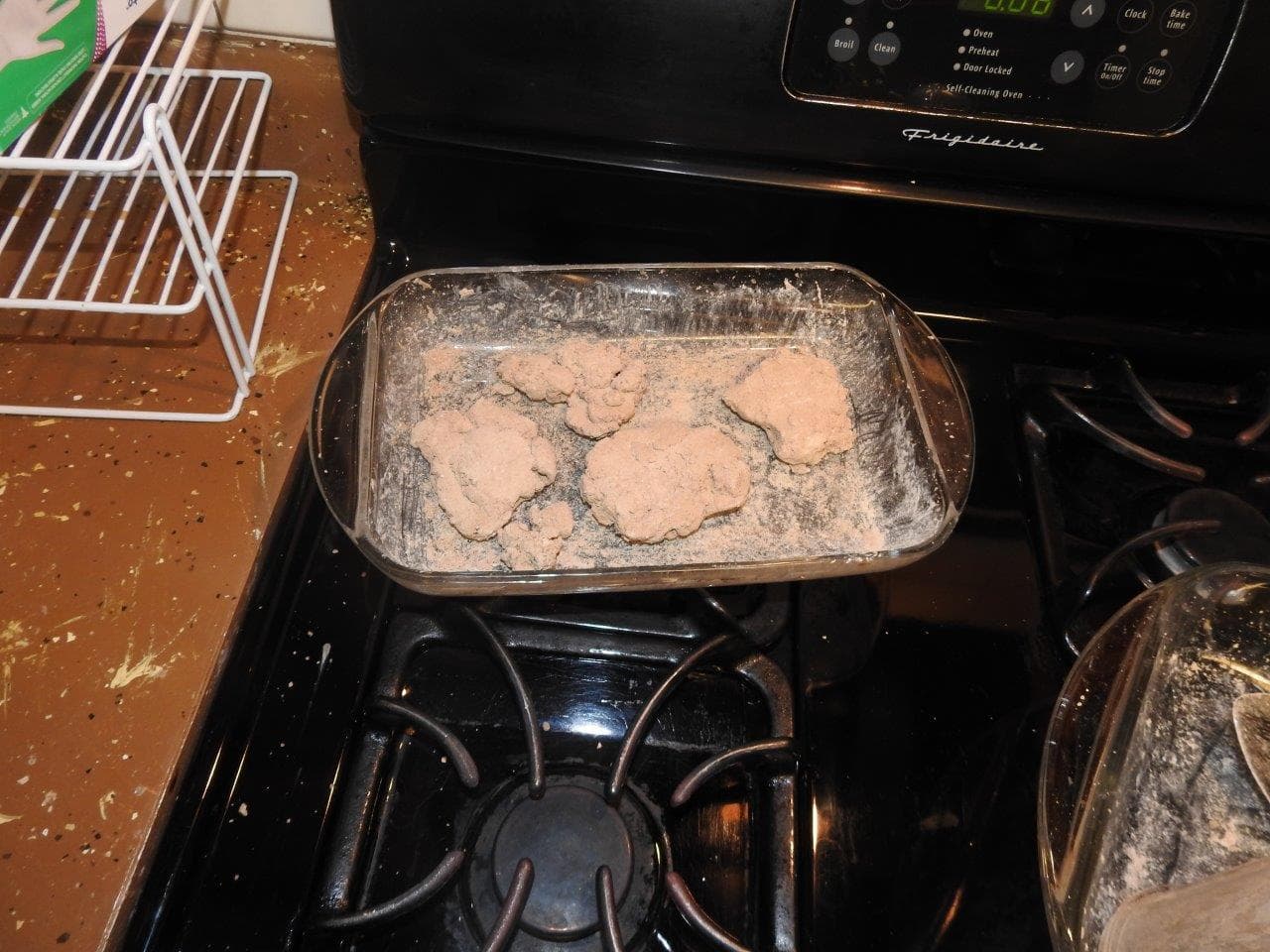 Tres personas fueron arrestadas luego de que autoridades desarticularan un laboratorio clandestino que procesaba droga este jueves por la tarde en Woodstock, Georgia.
