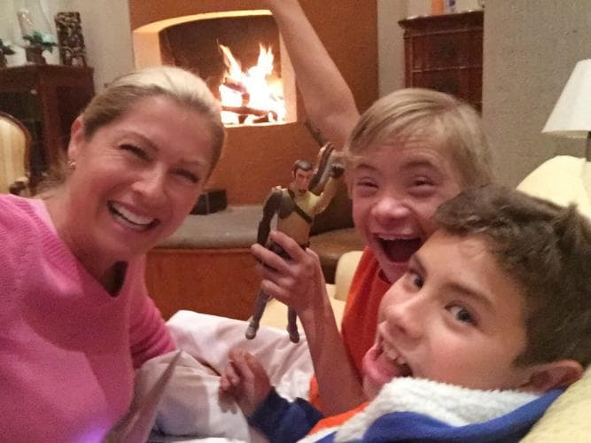 "
<b><a href="https://www.univision.com/famosos/con-una-hamburguesa-el-hijo-mayor-de-lety-calderon-demostro-que-esta-listo-para-vivir-solo-video" target="_blank">Le acabo de comprar un departamento a Luciano</a></b>, que de hecho lo liquidé para ya poder tener las escrituras", explicó.
<br>