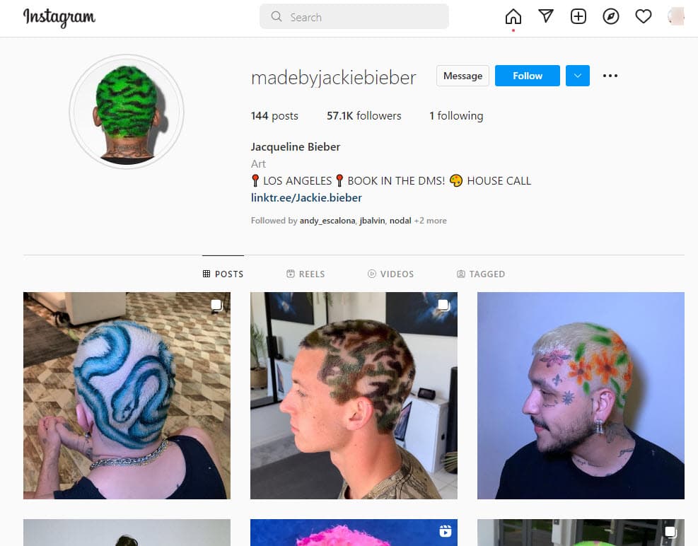 En su perfil se pueden ver las distintas creaciones que hace con el cabello de las personas, incluido Nodal. 
<br>