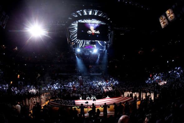 La presentación de los jugadores fue espectacular.