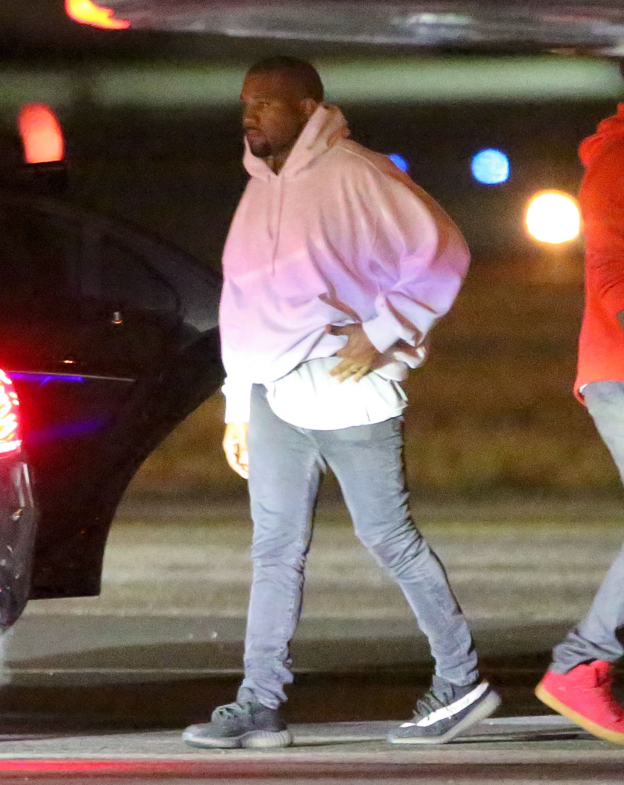 Tal vez el rapero y su esposa los dejaron volar después con sus tías y primos.