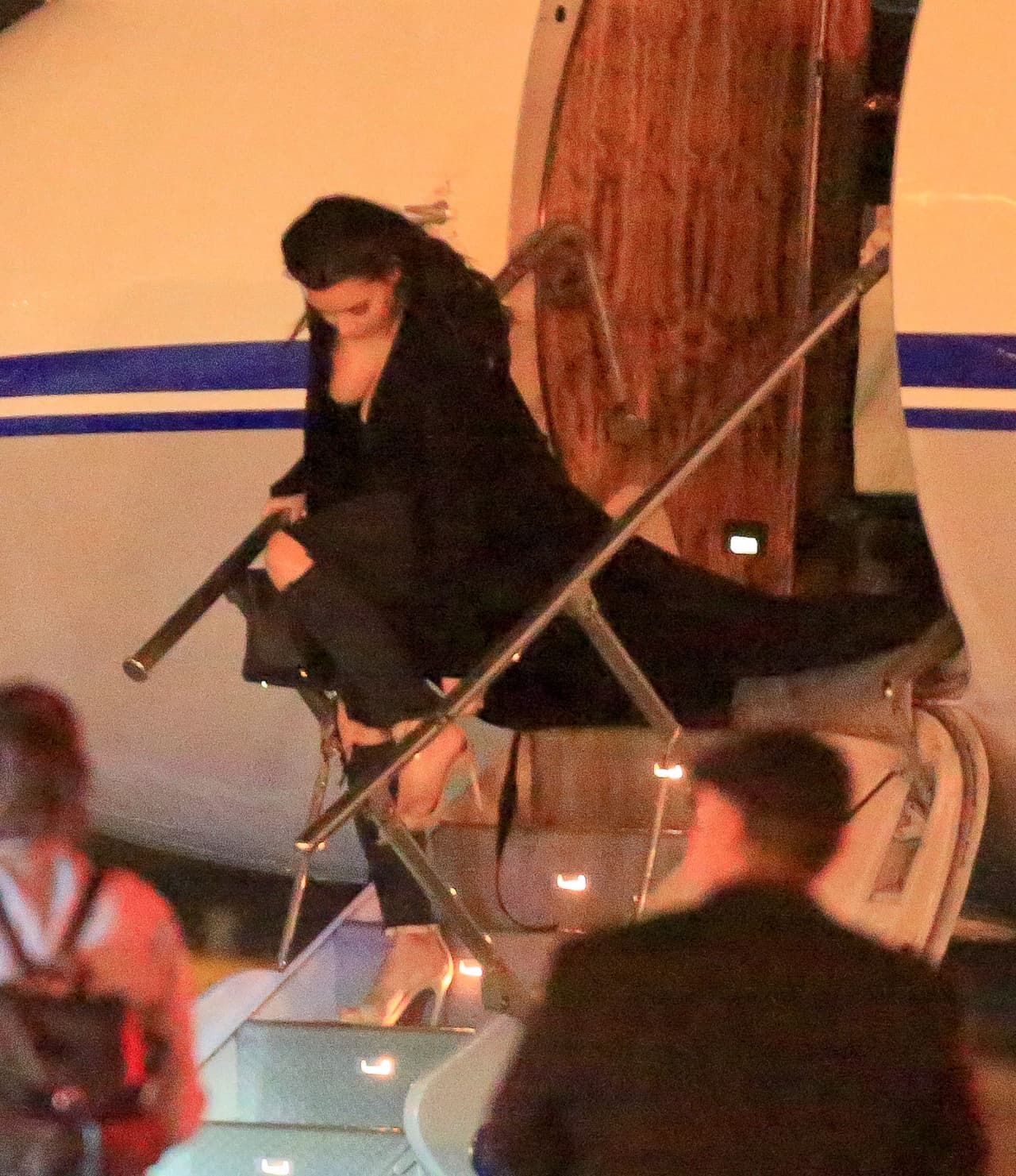 Tuvo que acomodar su 'outfit'.