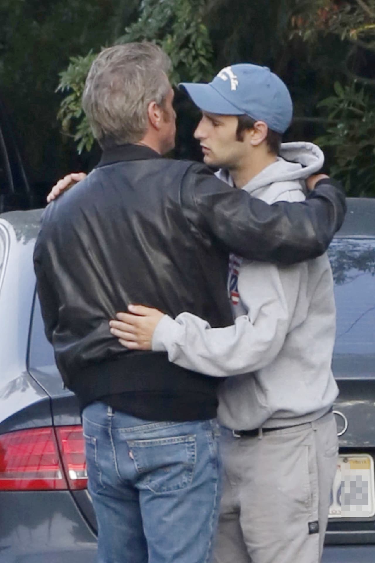 Oxitocina, serotonina y dopamina se liberan al abrazar.