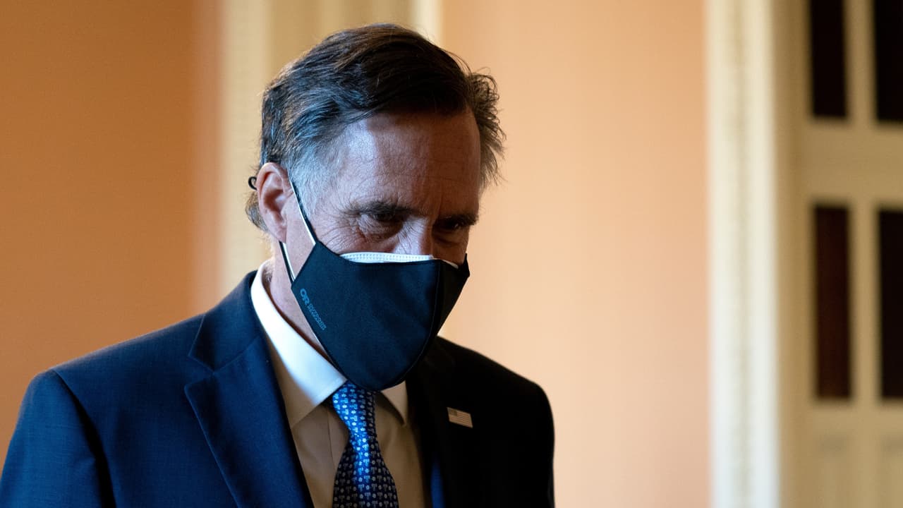 Mitt Romney fue acosado por partidarios de Trump en el aeropuerto de Salt Lake City 