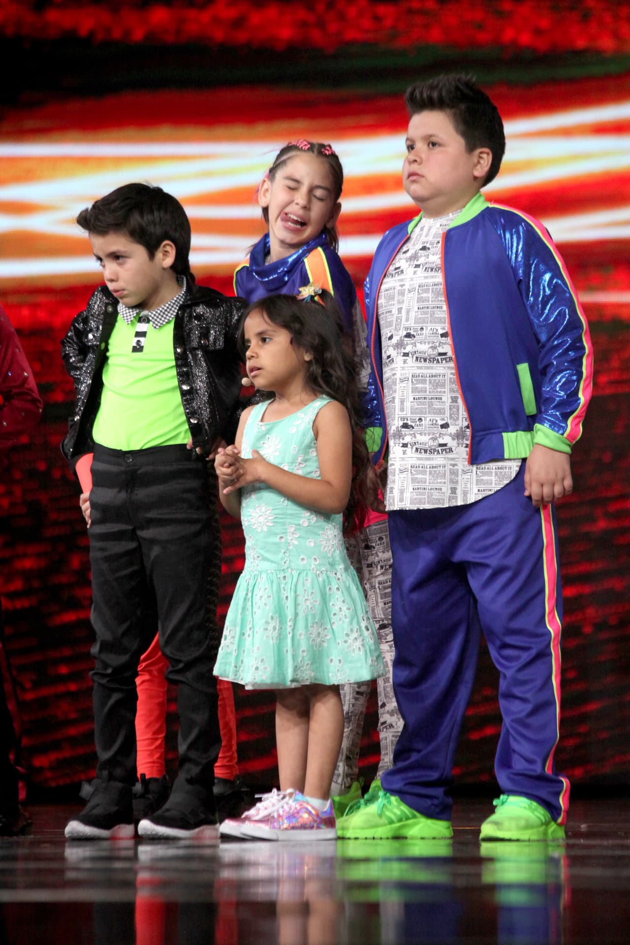 El primer escuadrón en pisar el escenario fue el de 'Beba y sus Yolotzin'. Para esta gala, la dinámica con los capitanes consistió en que cada presentaría, en un pequeño videoclip, a su ciudad natal.