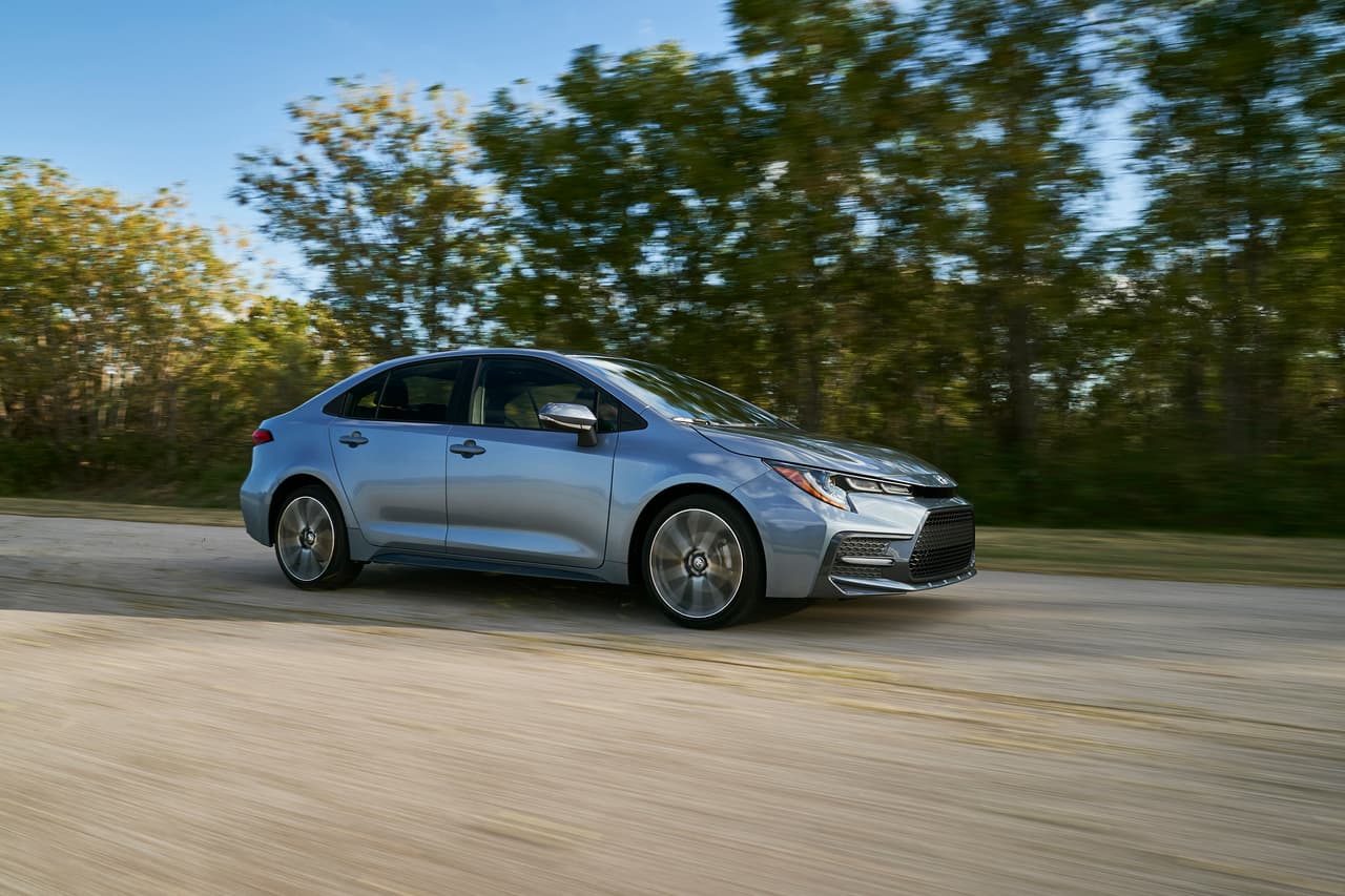 Todas las versiones de la décima segunda generación del Toyota Corolla están basadas en la nueva arquitectura a la que el fabricante denomina 
<b>Toyota New Global Architecture </b>(TNGA), una nueva plataforma modular que según Toyota implica un replanteamiento de la manera como el fabricante ve la ingeniería, diseño y construcción de sus vehículos. El primer modelo basado en TNGA fue el Toyota Prius presentado en 2015, hoy los modelos Avalon, Camry, C-HR y Lexus UX están también son parte de la familia TNGA.
<br> 
<br>