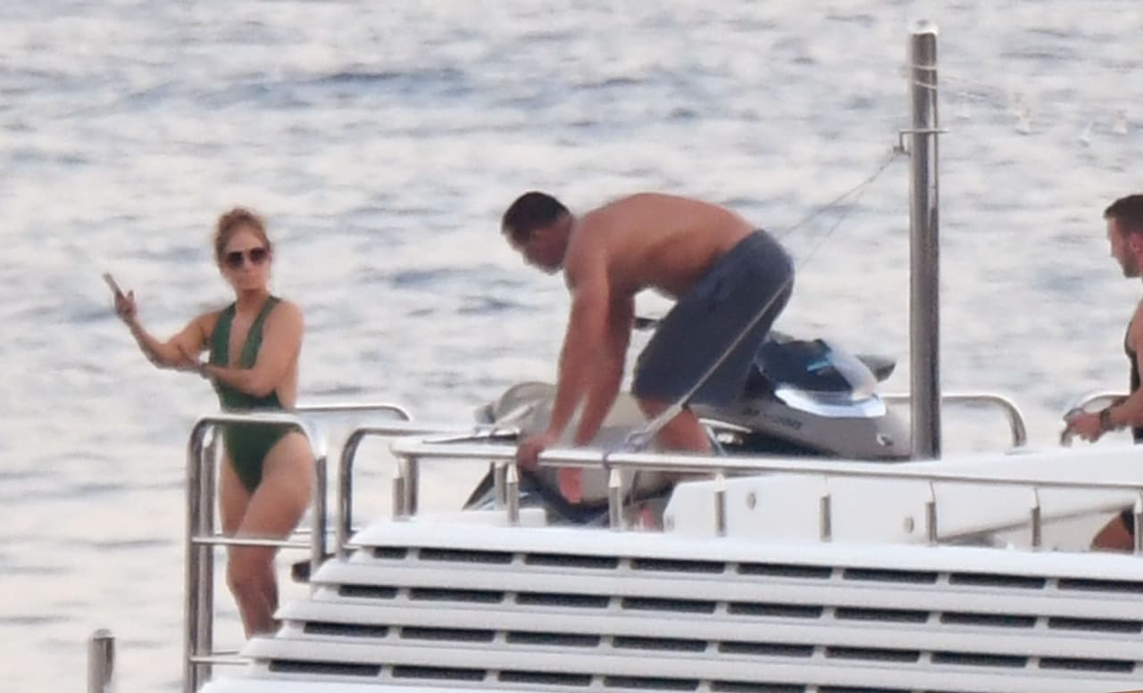 La pareja disfrutando del buen clima, el mar y su popularidad.