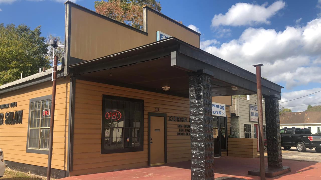 Para denunciar por algún incidente que haya ocurrido con este sospechoso, puede llamar al: 281-342-2849.