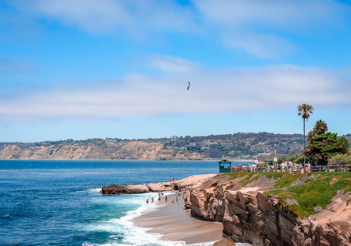 <b>Puesto 9. La Jolla Cove. La Jolla, California.</b>
<br>
<br>Para nadar, bucear y hacer esnórquel. El agua es tranquila y tiene una cala que hace más bonita aún la costa. Existe un sitio de buceo de fama mundial que se encuentra en la reserva ecológica.