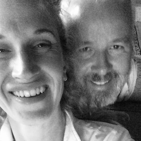 La novia de Behn, la abogada de 35 años Ebba Rysst le escribió estas emotivas palabras el lunes 30 de diciembre en su cuenta de 
<b><a href="https://www.instagram.com/p/B6odQ9JJxrS/" target="_blank">Instagram</a></b>: "Eres el ser humano más loco, bello, fuerte y complejo. Siempre estaré contigo, mi amado Ari".