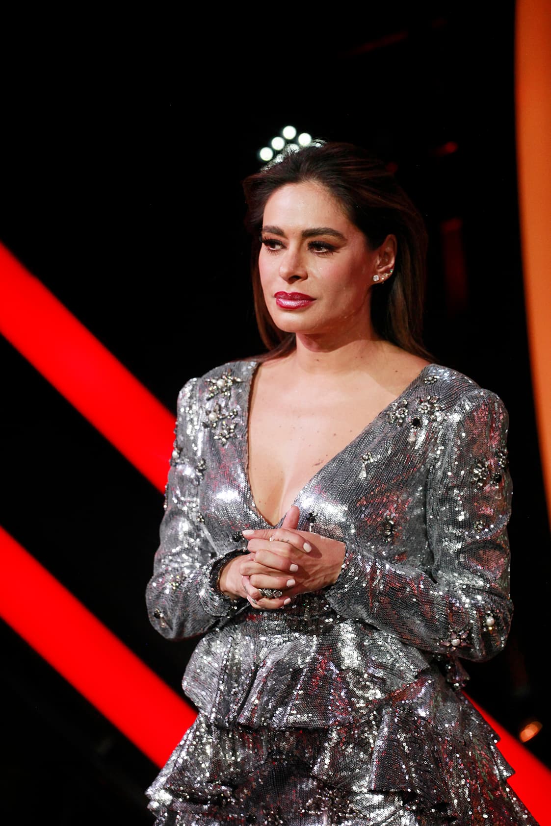 “La verdad que ahorita Galilea está imponiendo esa tendencia noventera, se cortó el pelo, trae un look de súper moda, muy al estilo de Cindy Crawford”, reveló Aldo.