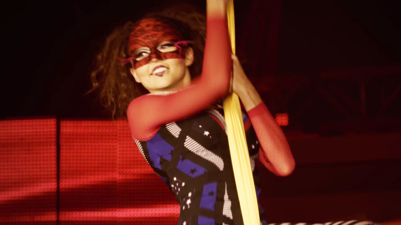 Ana Lucía tiene grandes dotes para la danza y la gimnasia acrobática. En la pequeña y humilde escuela del pueblo, siempre salió ganadora de los primeros lugares en las competencias.