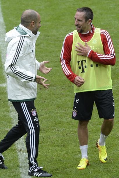 6 de junio: El viernes, la decisión del director Técnico de Francia, Didier Deschamps, de no llevar al Mundial de Brasil a célebre jugador Franck Ribéry causó gran conmoción.