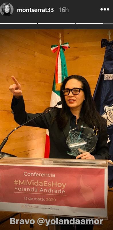 "A la policía la necesitamos como ciudad, como autoridades, y son esenciales para la prevención de los jóvenes contra las adicciones", señaló la también actriz al estar en el estrado.
<br>