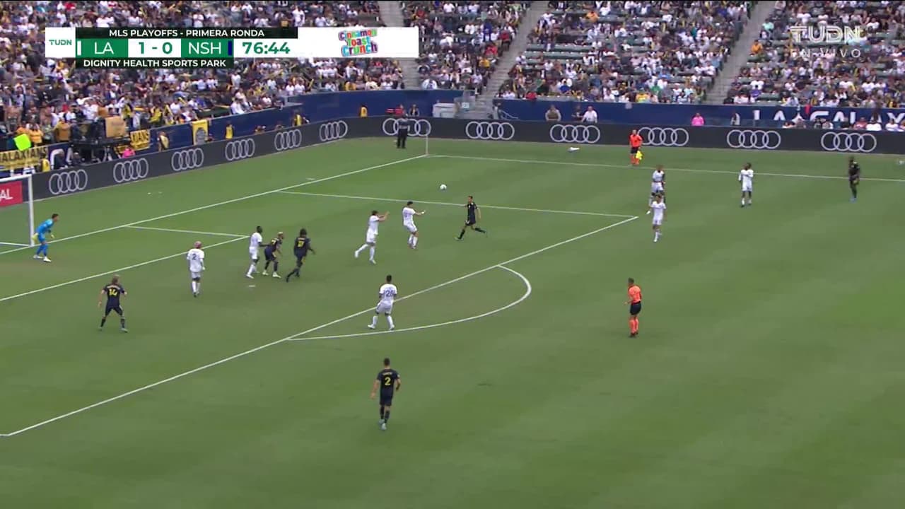 ¡TIRO ATAJADO! disparo por Riqui Puig.