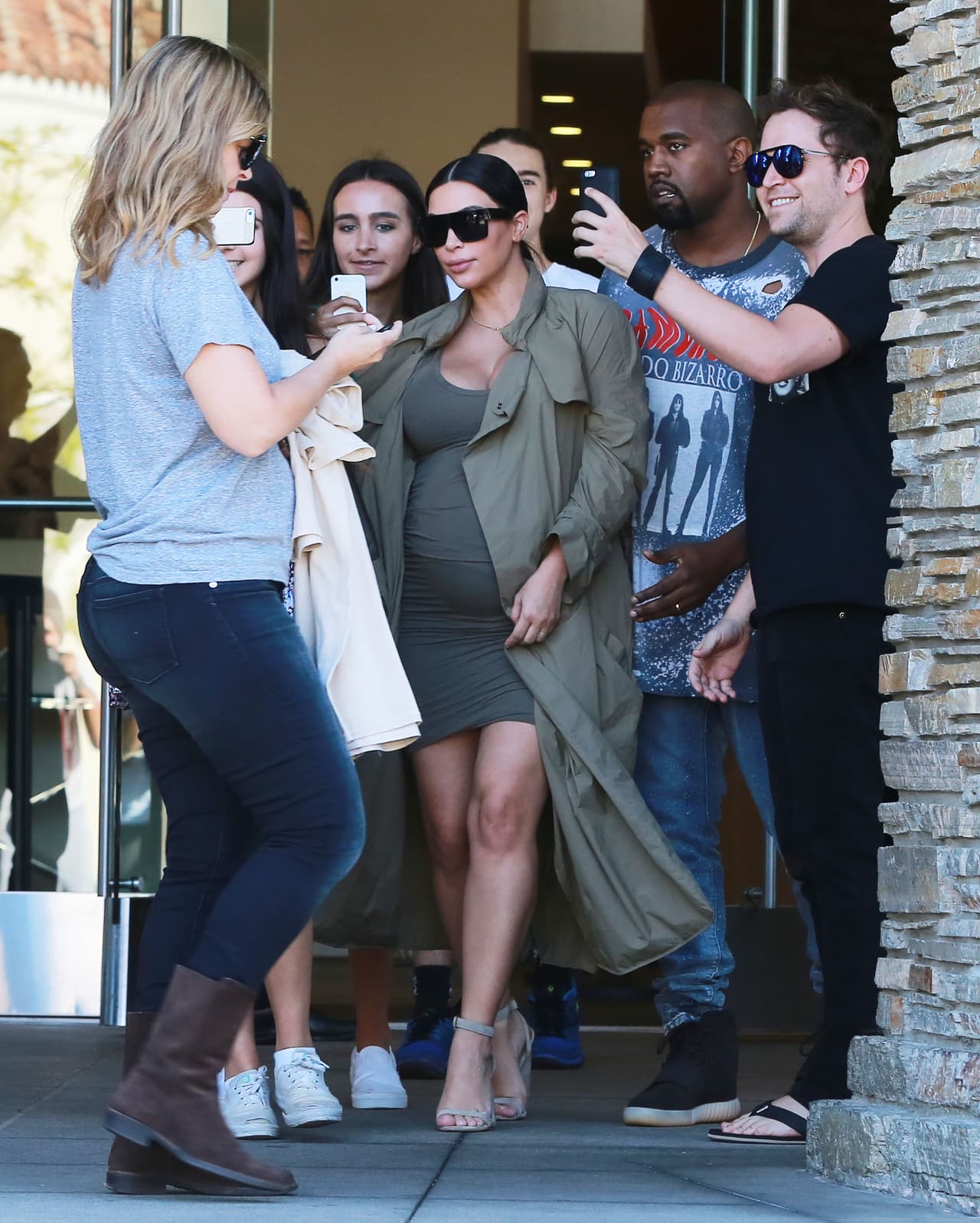 Como ves, todos querían su foto con ellos.