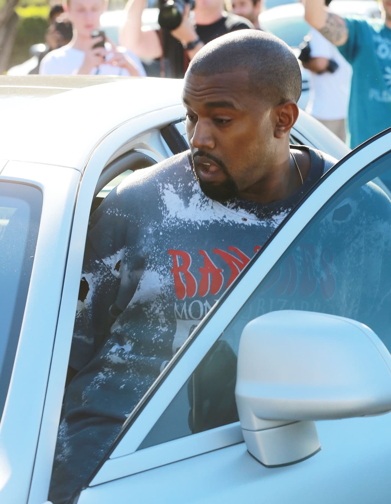 La actitud del rapero desconcertó, pues hubo un momento en que no hacía caso al abogado de la compañía demandante. 
<br>