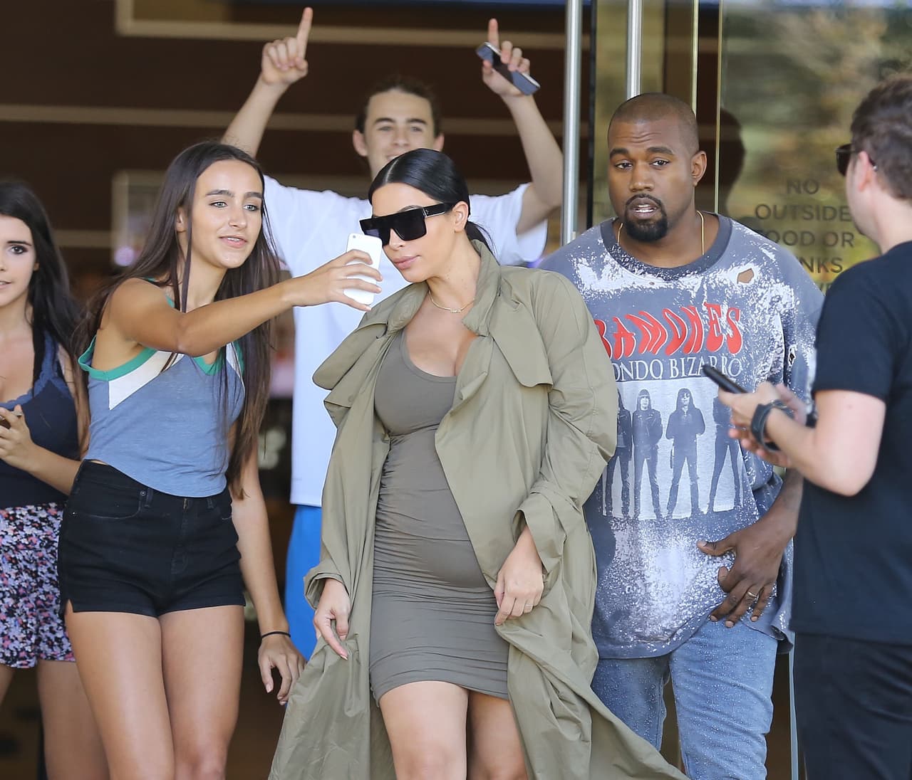 ¿Para aprobarlas que las usaran sus fans?