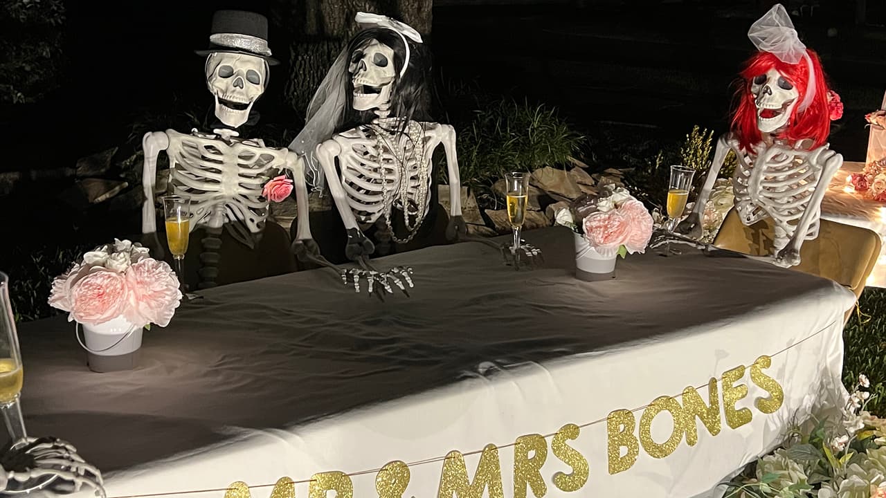 La pareja tuvo una despedida de solteros y finalmente se casaron.