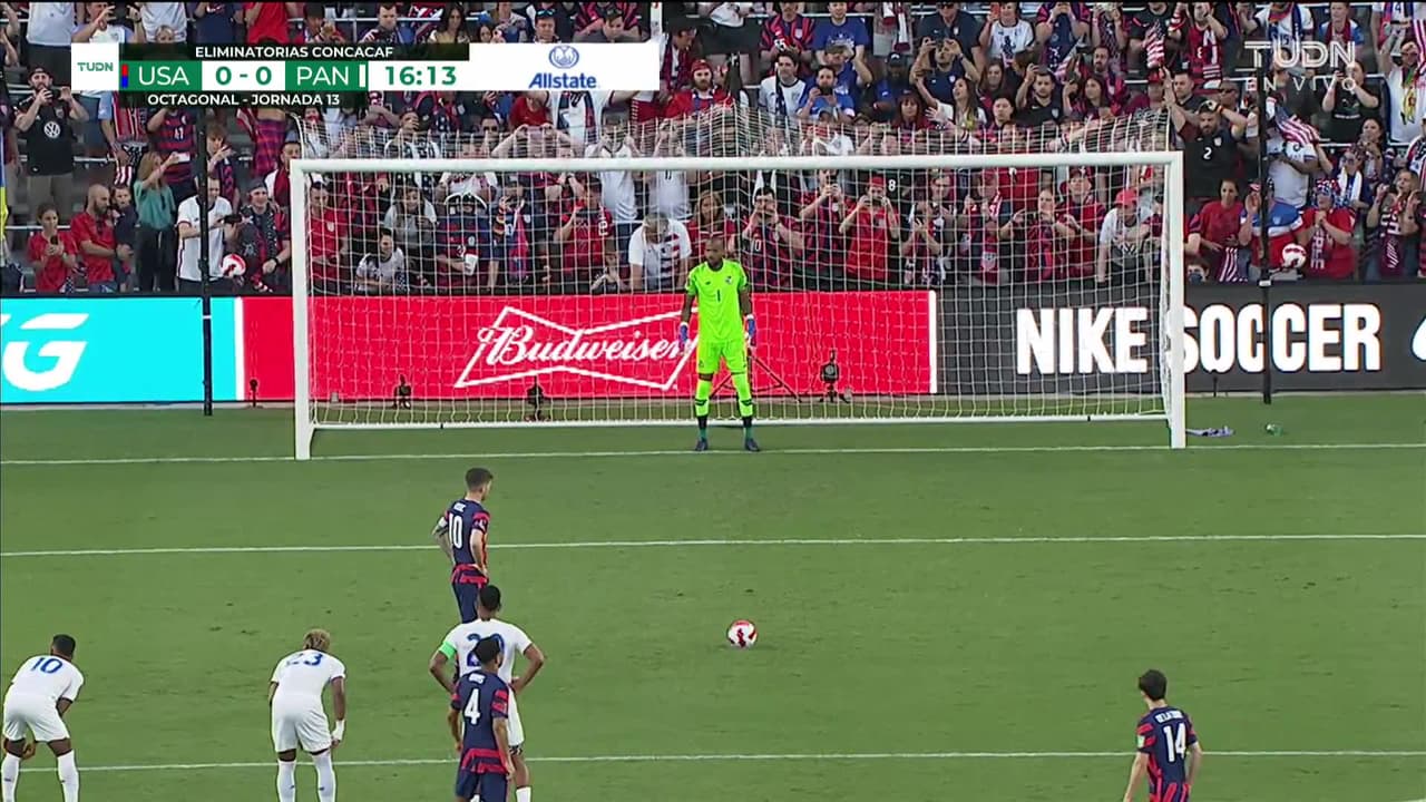 ¡GOL!  anota para Estados Unidos. Christian Pulisic