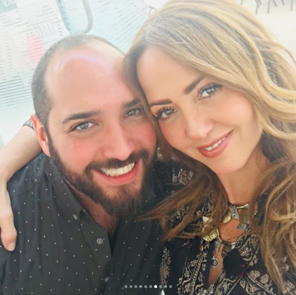 Andrea Legarreta con su adorado hermano Juan Carlos.