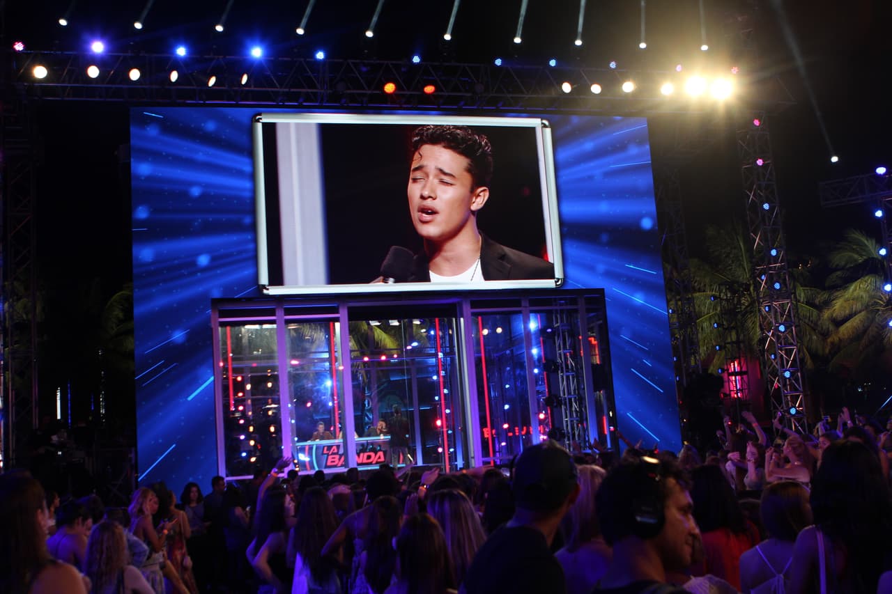 Para este chico de origen mexicano su familia lo es todo, por eso en las audiciones no dudó en elegir una canción que le enseñó su abuelito antes de morir. Los jueces le pidieron cantar un tema más moderno y fue así como Joel logró demostrar su talento.