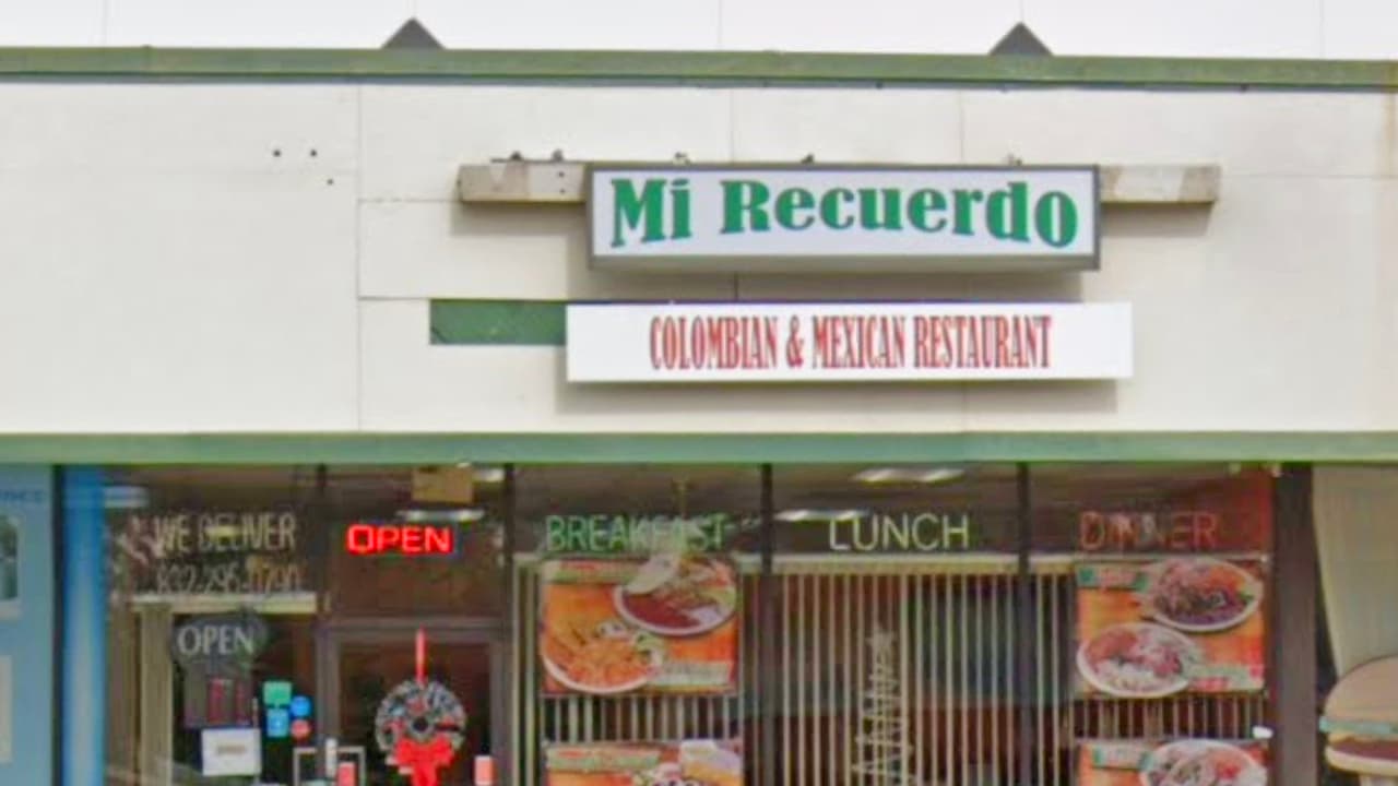 <b>Mi Recuerdo Colombian & Mexican Restaurant: </b>Tiene 158 revisiones y una calificación promedio de 
<b>cuatro estrellas y media. </b>Está ubicado en el 7416 Fairbanks N Houston Road, en Houston. 
<br>